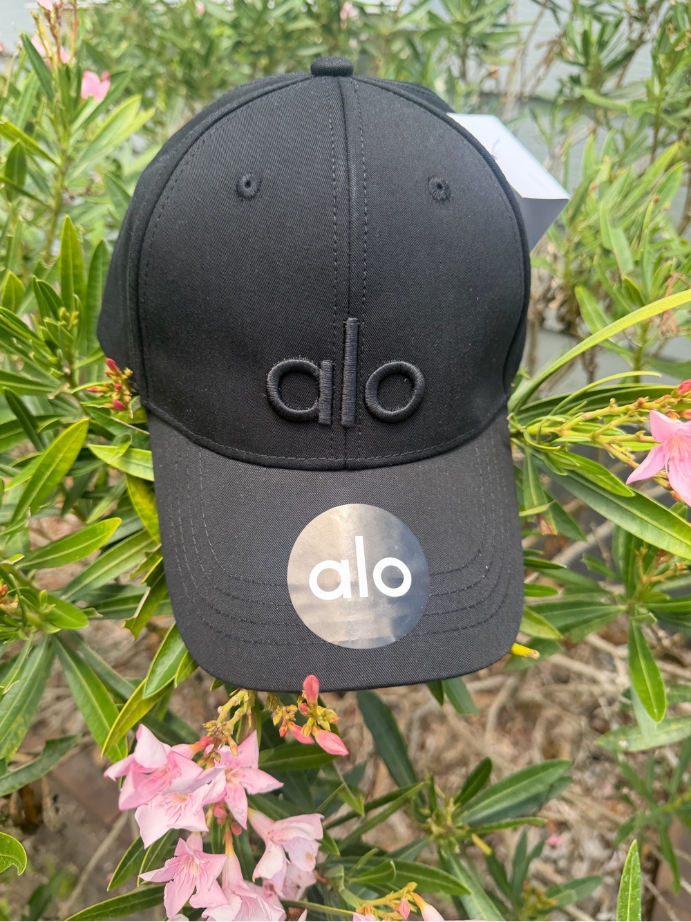 ALO Yoga Off Duty Black Cap - Picture 5 of 16